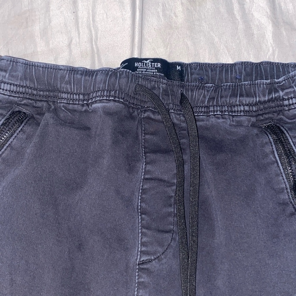 Hollister men’s skinny joggers